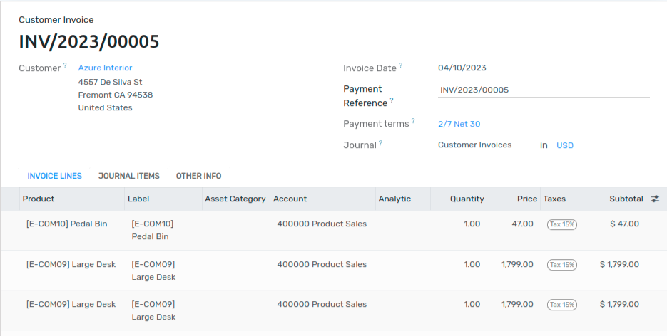 An invoice of €100.00 with "2/7 Net 30" selected as payment terms. The "Journal Items" tab is open, and the "Discount Date" and "Discount Amount" columns are displayed.